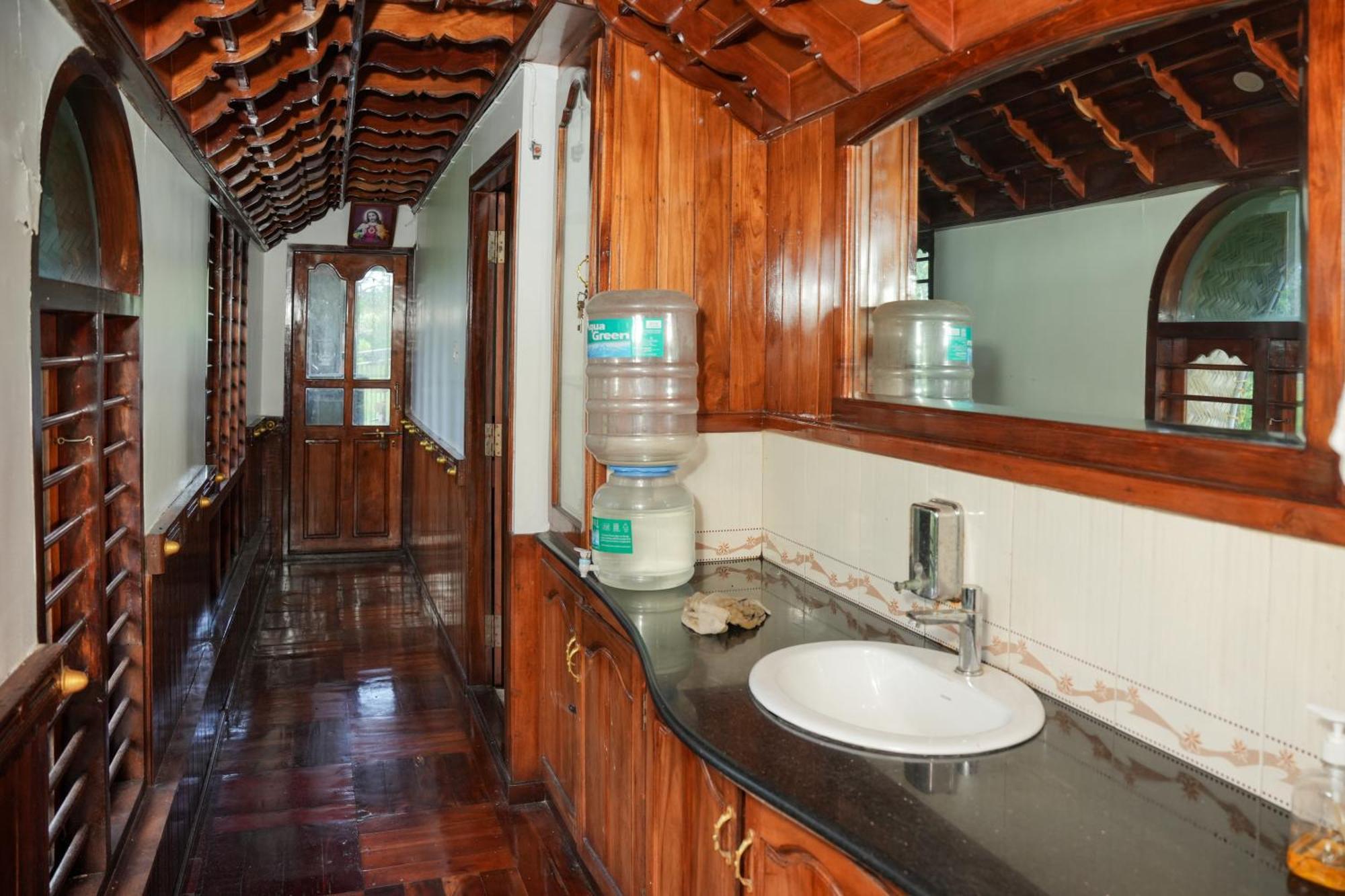 Rajahamsam Houseboat Βίλα Kumarakom Εξωτερικό φωτογραφία